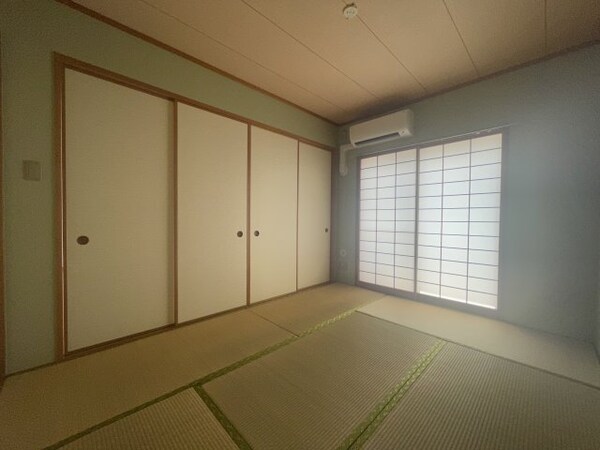 和室(和室、ちょっとしたくつろぎスペースにいかがでしょうか)