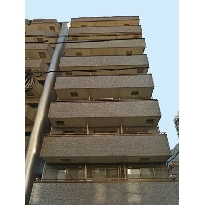 物件外観写真1　(落ち着いた雰囲気の外観です)