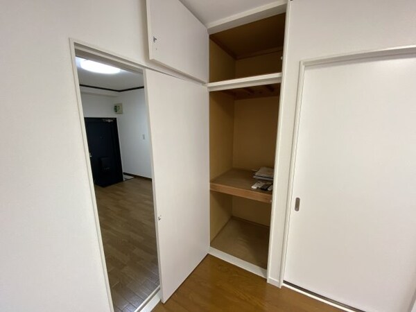収納(小物を収納するのに便利です)