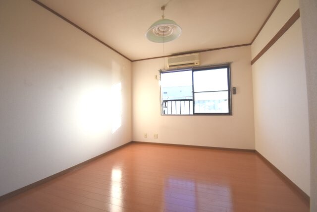 物件内観写真8　(他号室写真)