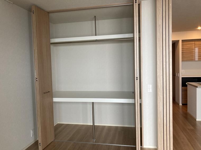 物件内観写真13　(収納豊富です)