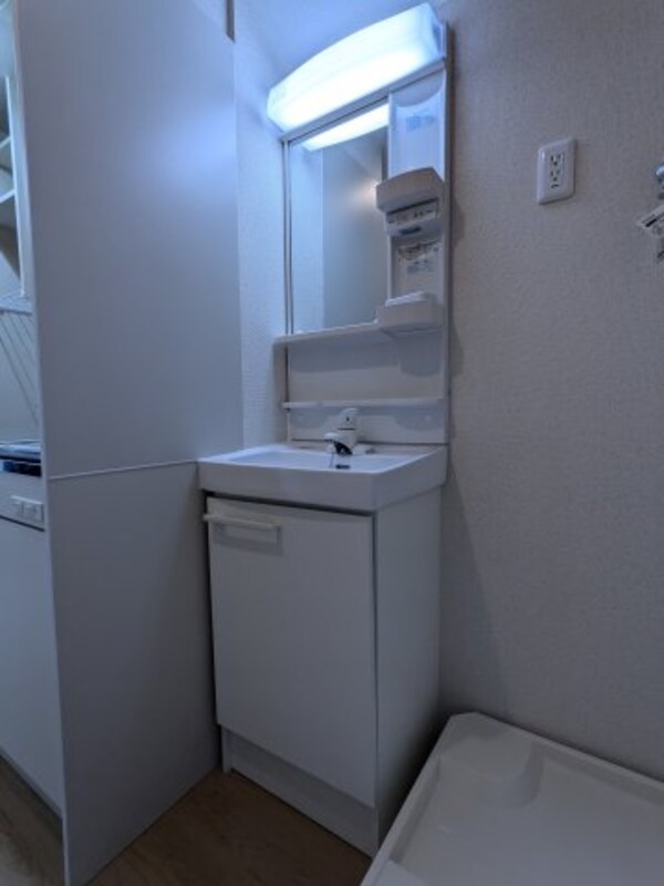 独立洗面台(独立洗面台で身支度をすべて済ませてしまいましょう)