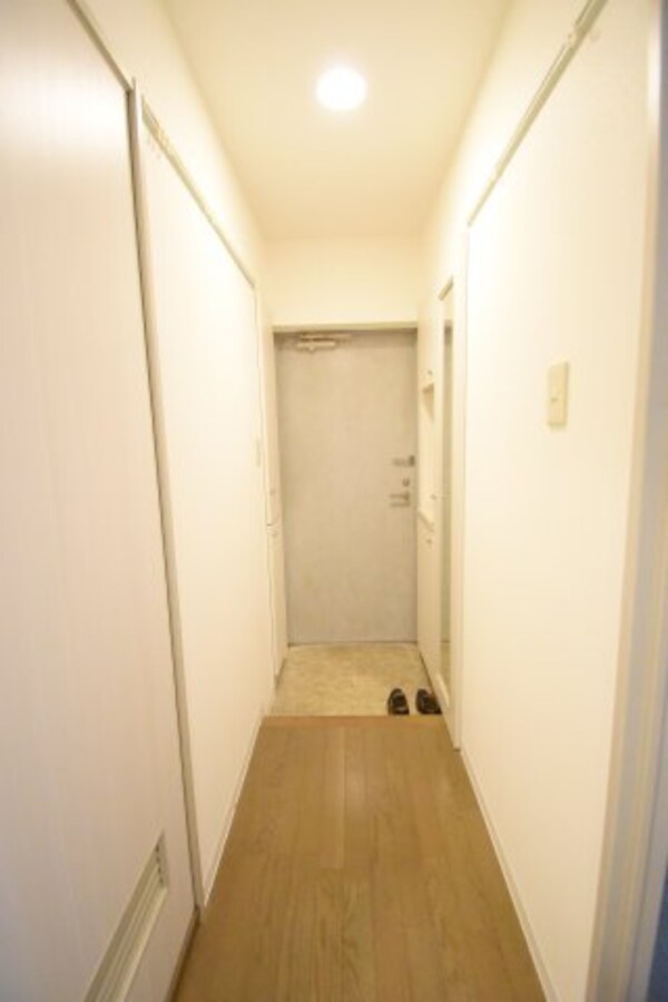 玄関(同物件別部屋参考写真です。)