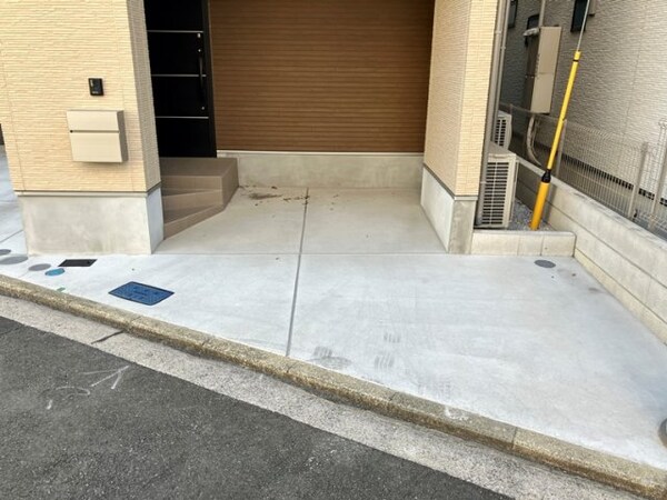 駐車場(駐車場に車を止められます)