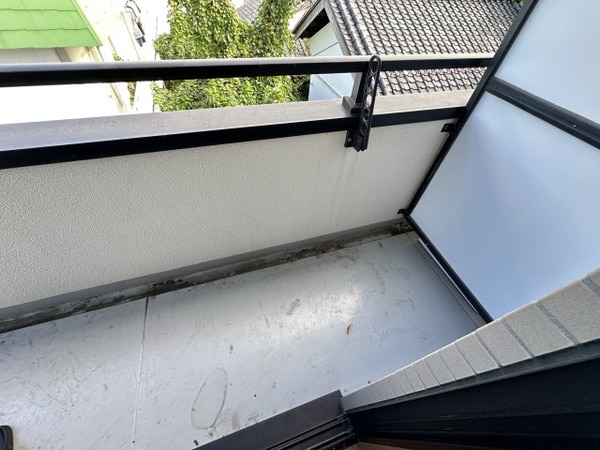 バルコニー(※クリーニング前)