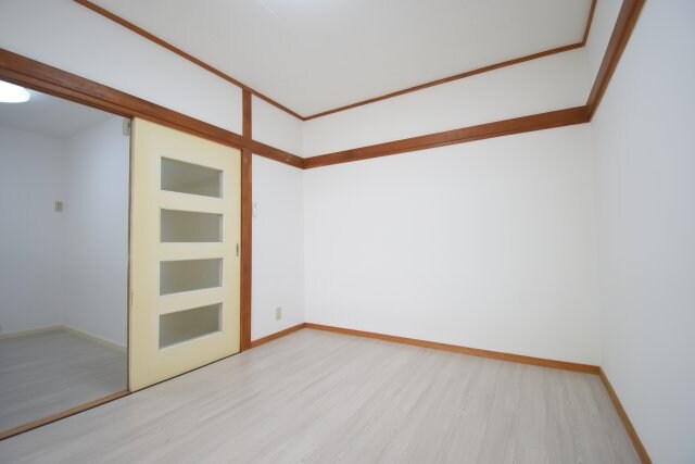 物件内観写真2　(他号室写真)