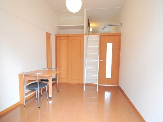 物件内観写真2　(※絨毯仕様)