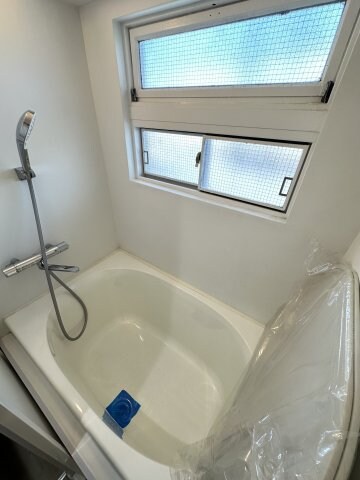 物件内観写真4　(日々の疲れを癒すお風呂付です)