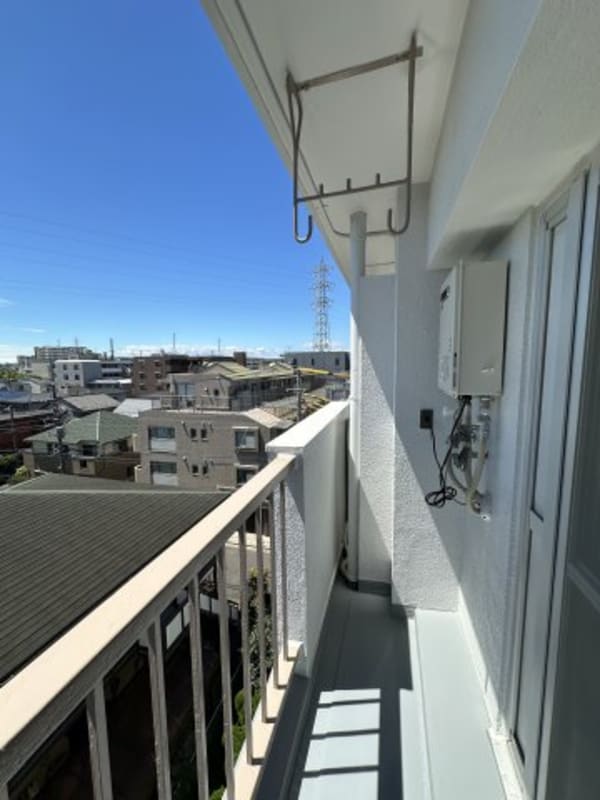 バルコニー(外からの目が気にならないバルコニーで洗濯物が干せます)