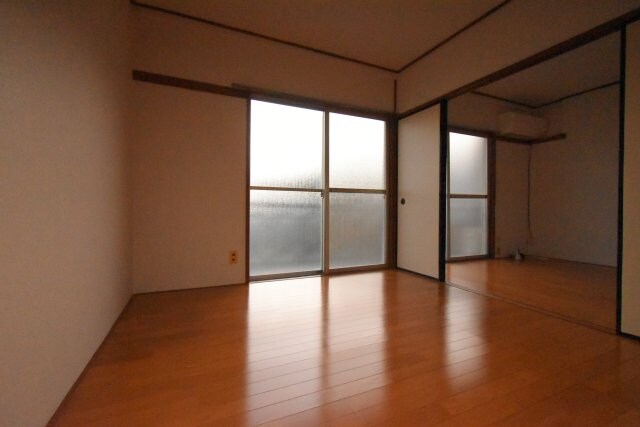 物件内観写真6　(引き戸をリフォームして1K10.5帖になりました♪)