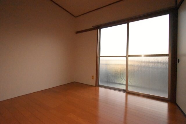 物件内観写真7　(引き戸をリフォームして1K10.5帖になりました♪)