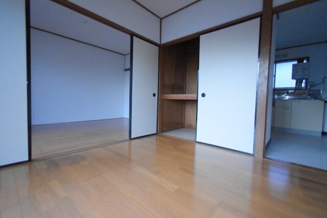 物件内観写真8　(引き戸をリフォームして1K10.5帖になりました♪)