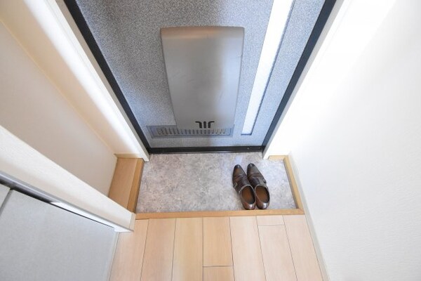 玄関(※別部屋参考画像です。)