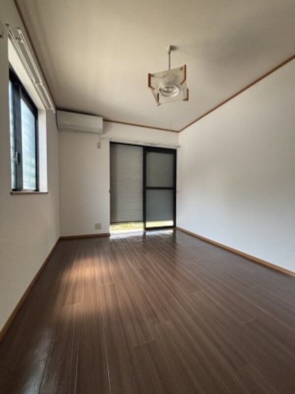 居室(※別部屋参考画像です。)