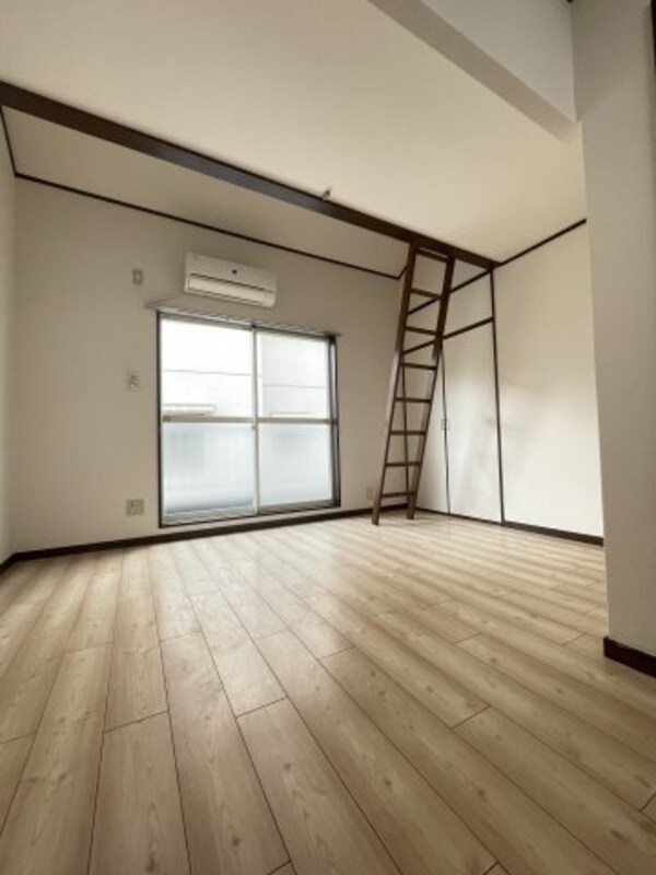 居室(※別部屋参考画像です。)