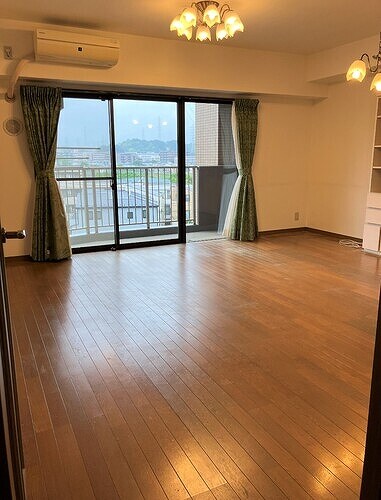 物件内観写真3　(リビングダイニング)