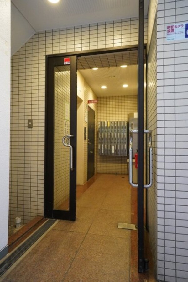 建物設備(落ち着いたエントランスです)
