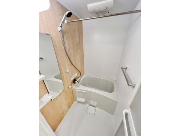 浴室(同仕様写真)