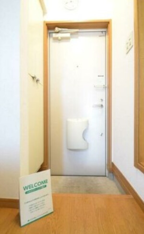 玄関(同物件別部屋参考写真です。)