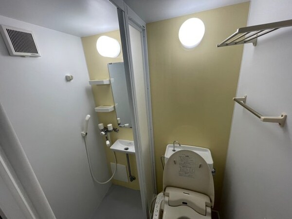 トイレ(他号室の写真になります。)