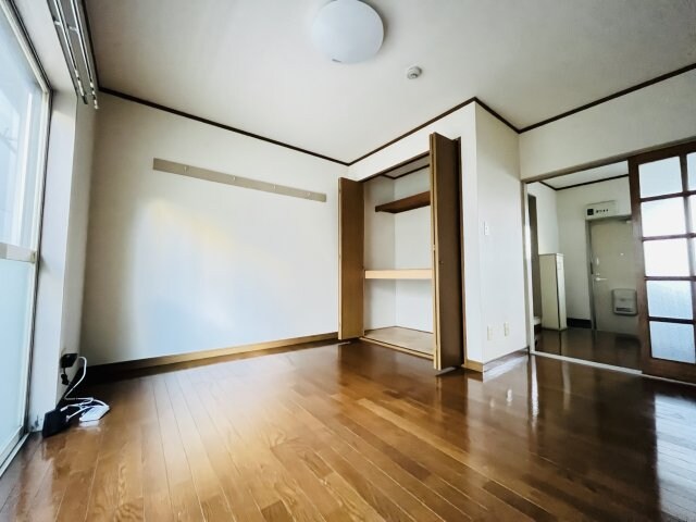 物件内観写真3　(別室参考写真（反転の可能性有）)