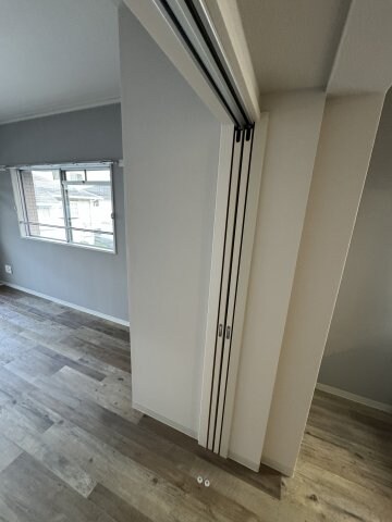 物件内観写真15　(収納のできる扉でLDKを区切り、2DKとしてもご利用いただけ)