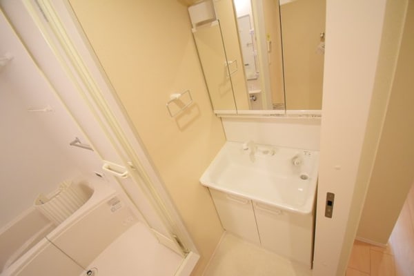 独立洗面台(同物件同間取り別部屋のお写真です。)