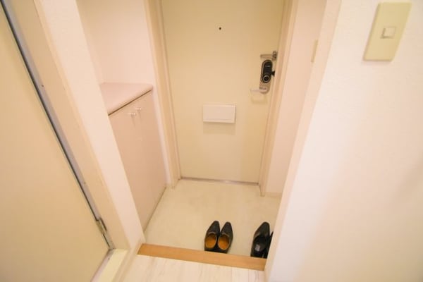 玄関(同物件別部屋参考写真です。)