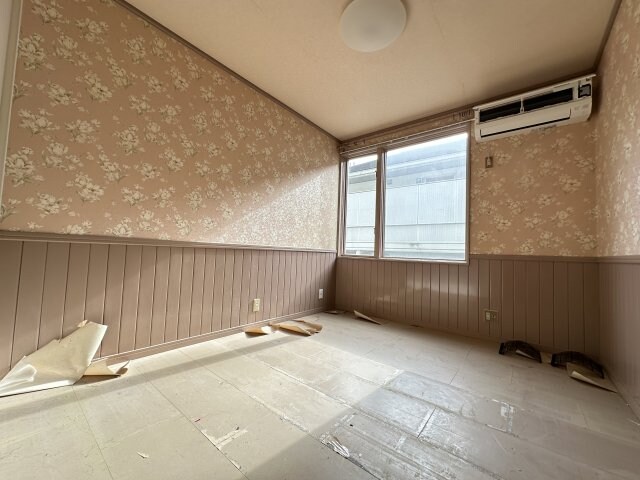 物件内観写真3　(※リフォーム前)