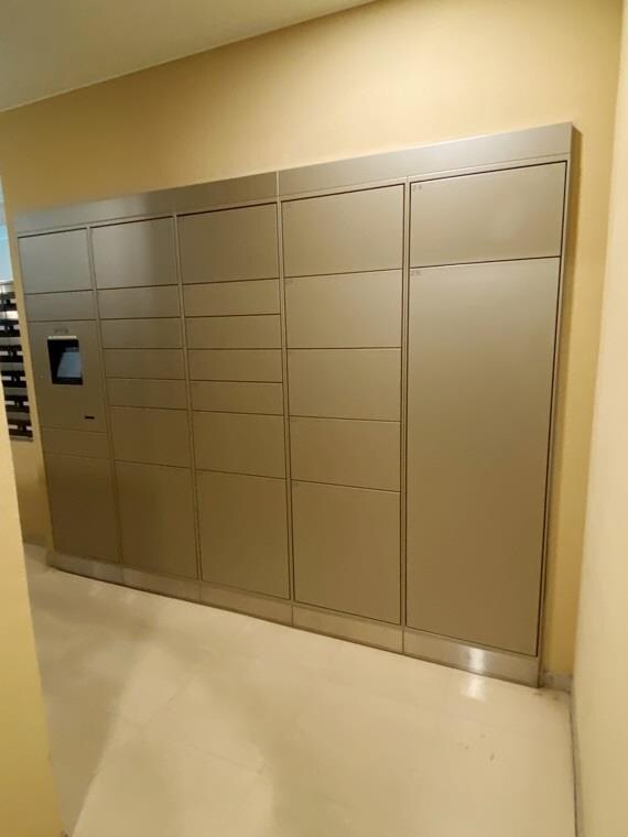 物件外観写真3　(落ち着いたロビーです)