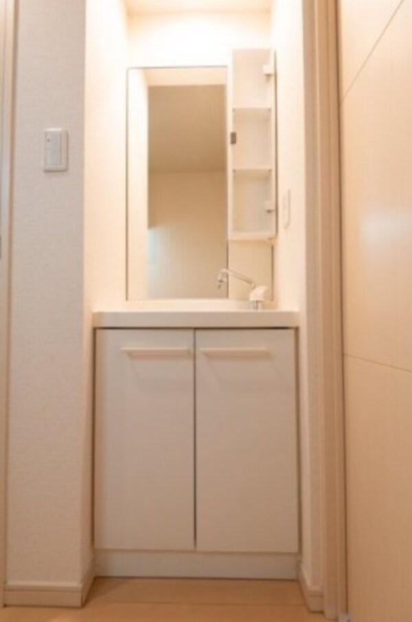 洗面・脱衣所(同物件別部屋参考写真です。)