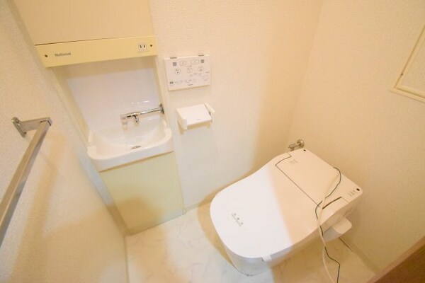 トイレ(※別部屋参考画像です。)