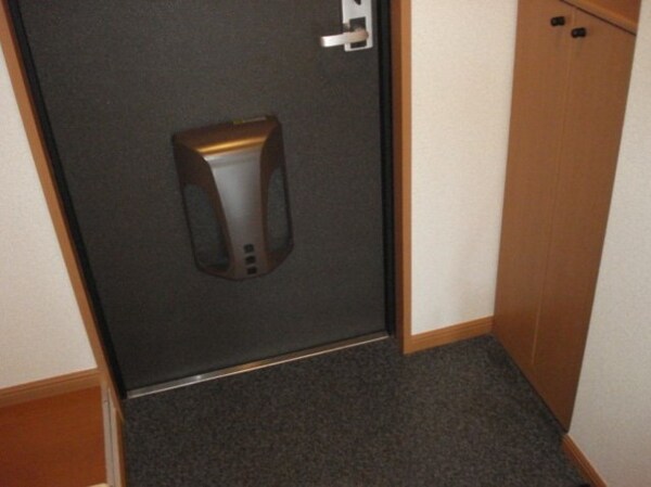 玄関(同物件別部屋参考写真です。)