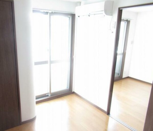 居室(※別部屋写真参照)