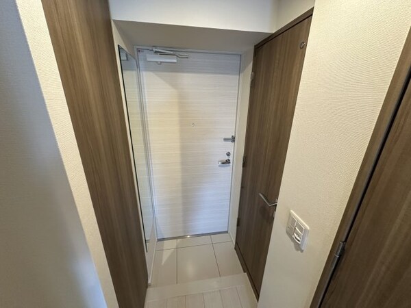 玄関(※同物件別室参考写真)