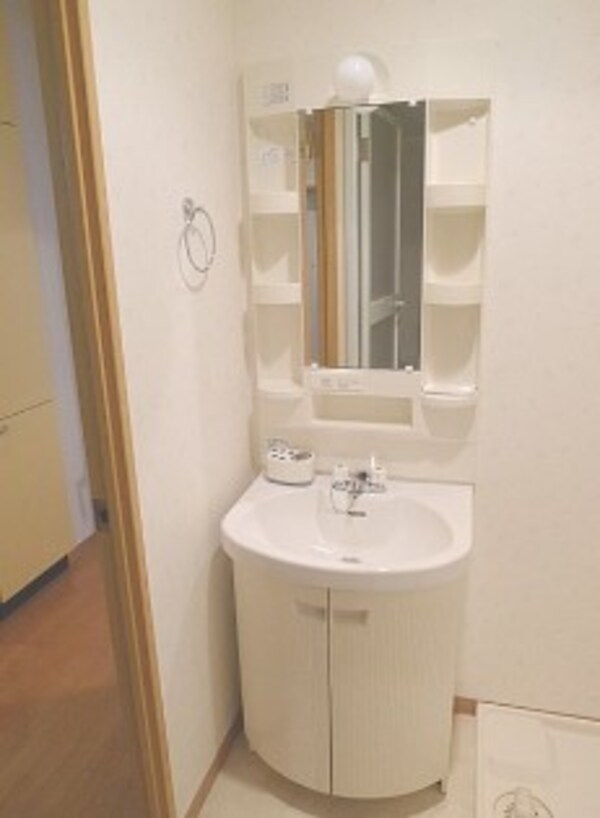 洗面・脱衣所(同物件別部屋参考写真です。)