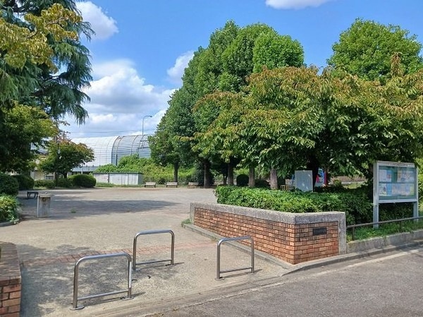 周辺環境(さつきが丘公園まで110m)