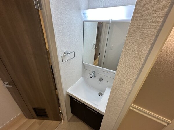 洗面・脱衣所(※同建物別部屋参考写真)
