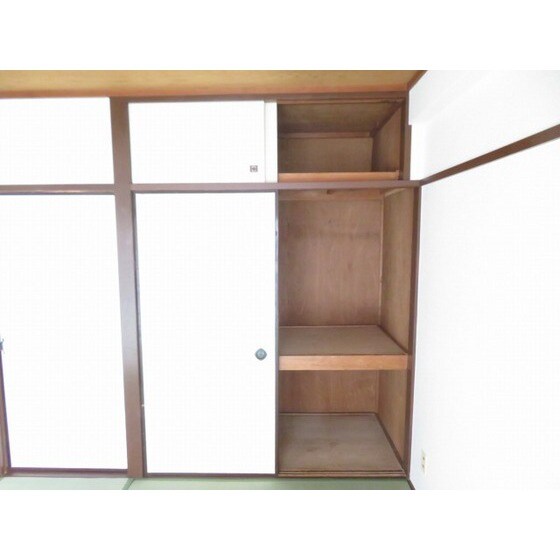 物件内観写真11　(押入れ)