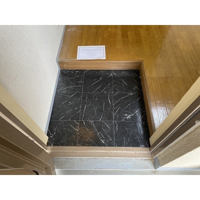 物件内観写真11　(玄関)