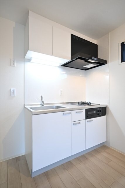 物件内観写真18　(システムキッチン（2口ガスコンロ・グリル付）)