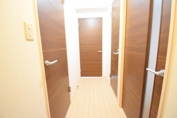 玄関(別部屋のお写真(間取り一緒です))