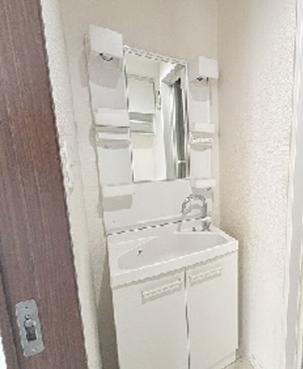 独立洗面台