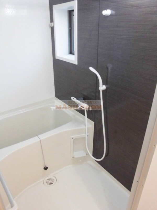 浴室(コンパクトで使いやすいお風呂です)