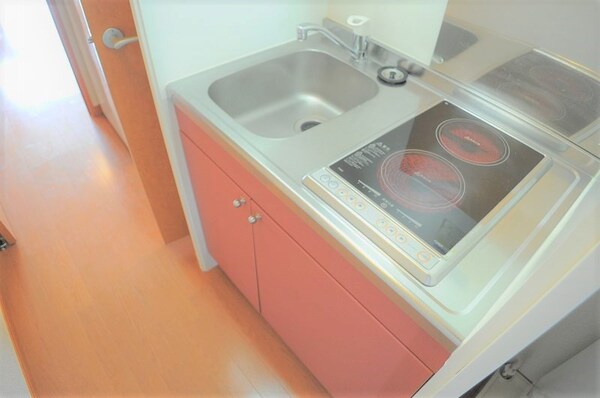 キッチン(同タイプ物件の為、形状や間取寸法、色調等が実際とは異なります)