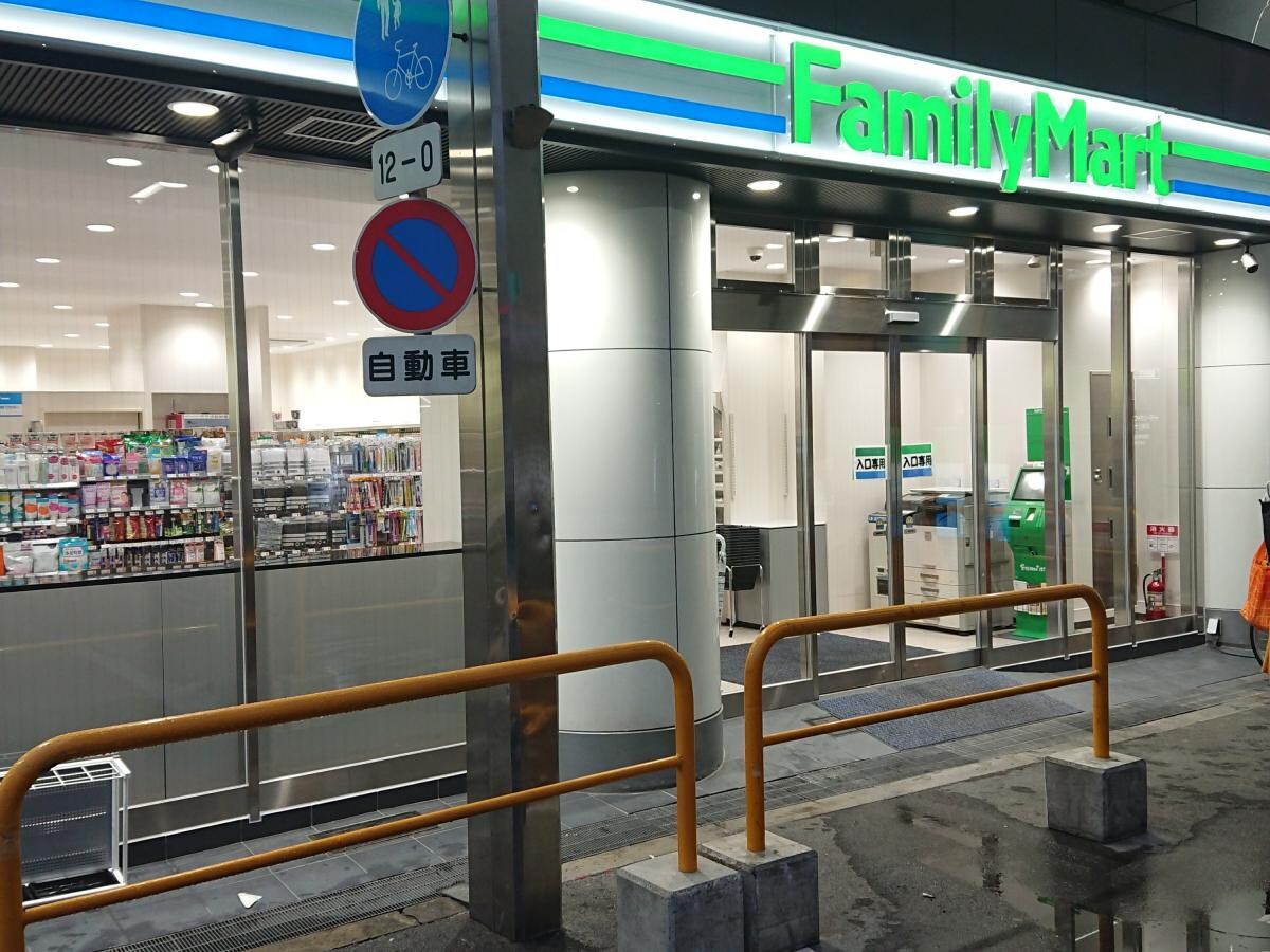 ファミリーマート 十三東店