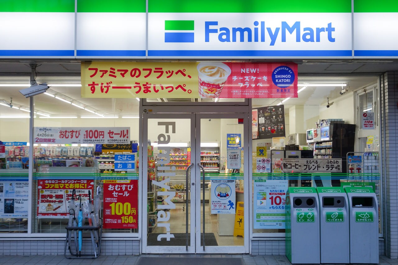 ファミリーマート 大阪空港前店