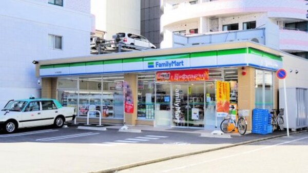 周辺環境(ファミリーマート たちばな店 359m)