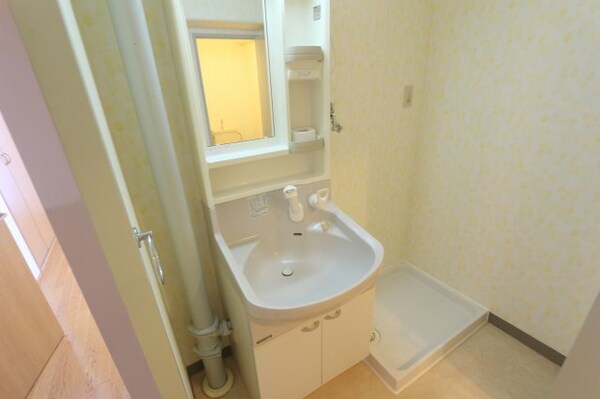 独立洗面台(※別タイプの室内写真となり、実際のお部屋とは異なります。)