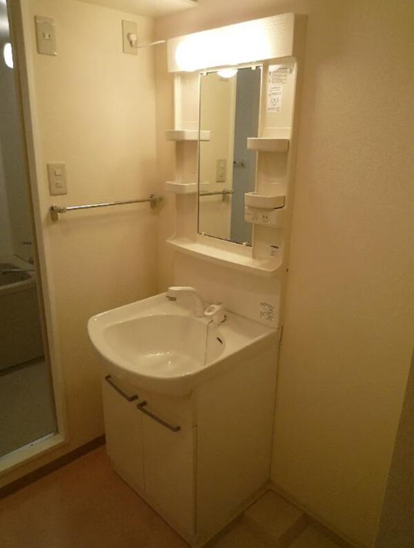 洗面・脱衣所(※同タイプの写真となり、実際のお部屋とは異なる場合があります)